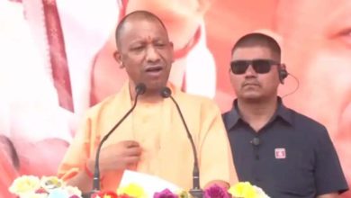 'हिंदू त्योहारों पर कर्फ्यू, ममता सड़कों पर नमाज पढ़वाती हैं', CM योगी ने किया ममता पर तीखा हमला