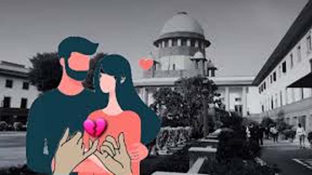 सुप्रीम कोर्ट की लिव-इन पर टिप्पणी: '15 साल साथ रहे, बच्चा भी है, फिर यौन उत्पीड़न का आरोप क्यों?'