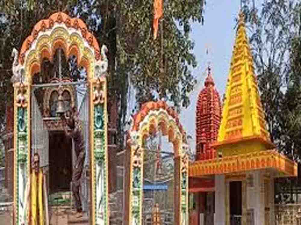 आम्रेश्वर धाम में छऊ नृत्य ने बांधा समां, राष्ट्रपति पुरस्कार से सम्मानित महिला मंडली ने दी प्रस्तुति