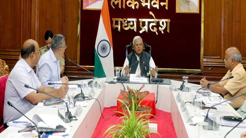 राज्यपाल पटेल का निर्देश: अनुशंसाओं को संवेदनशीलता के साथ किया जाए लागू