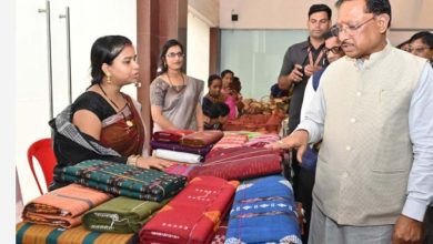 ग्राम नारी की महिलाएं: हाथ करघे से सफलता तक के सफर की तस्वीर