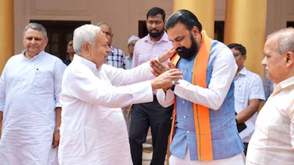 पटना में नीतीश कुमार की सम्राट चौधरी से मुलाकात, डिप्टी सीएम और मुख्य सचिव से भी भेंट