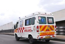 दूरस्थ बिनागुंडा गांव से मरीज को कठिन हालात में पहुंचाया गया अस्पताल