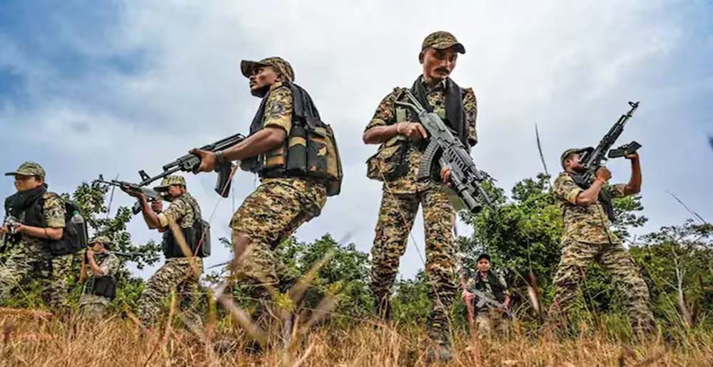 बस्तर में नक्सलवाद पर बड़ी सफलता: टॉप नक्सल लीडरों का एनकाउंटर, हथियारों के साथ सरेंडर, ये हैं 5 कारण बस्तर में नक्सलवाद पर बड़ी सफलता: टॉप नक्सल लीडरों का एनकाउंटर, हथियारों के साथ सरेंडर, ये हैं 5 कारण