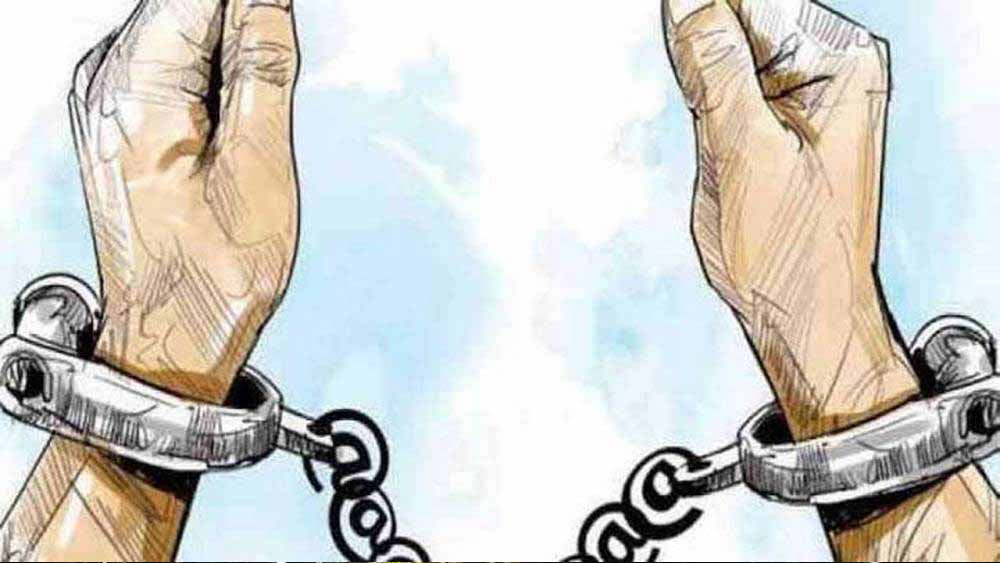 स्कूटी से रेकी, गुलेल से वार… अंतरराज्यीय गिरोह के 2 बदमाश गिरफ्तार