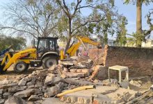 2200 करोड़ की जमीन से कब्जा हटाने पहुंची टीम पर विरोध, कार्रवाई रुकी