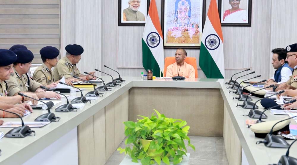 योगी के निर्देश पर कालाबाजारी के खिलाफ बड़ा प्रहार, 233 एफआईआर दर्ज