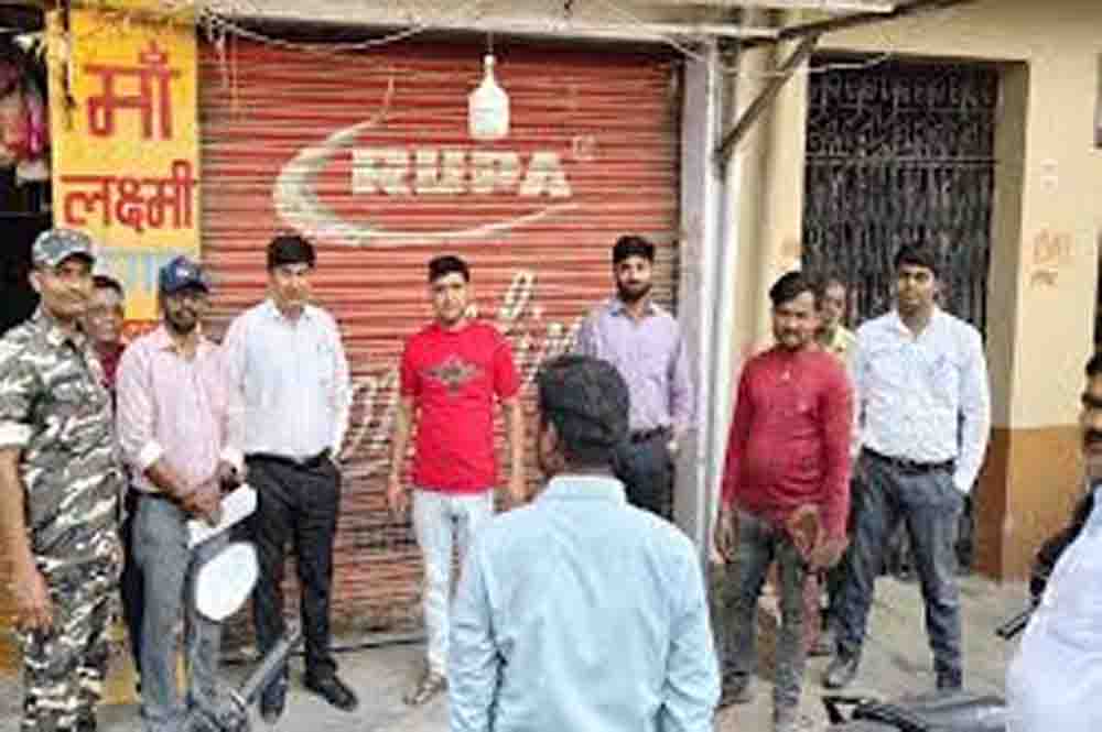 व्हाट्सएप पर मिली शिकायत और 10 मिनट में एक्शन, अवैध गैस भंडारण के मामले में दुकान सील