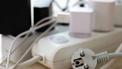 बिजली के उतार-चढ़ाव से बचाव: क्यों जरूरी है पूरे घर के लिए वोल्टेज स्टेबलाइजर