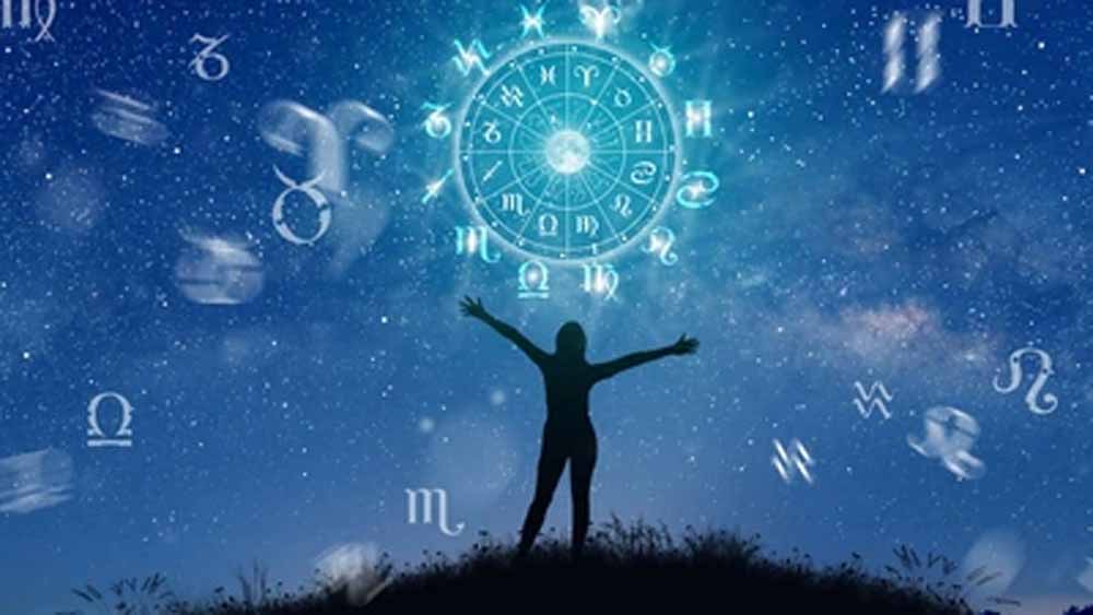 शुक्र गोचर 2026: बनेगा मालव्य और शुक्रादित्य राजयोग, इन राशियों को फायदा