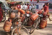 चुटिया इलाके में प्रशासन की कार्रवाई से हड़कंप, गैस स्टॉक का भंडाफोड़