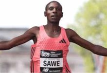 लंदन मैराथन 2026: केन्या के सावे बने पहले सब-2 घंटे धावक