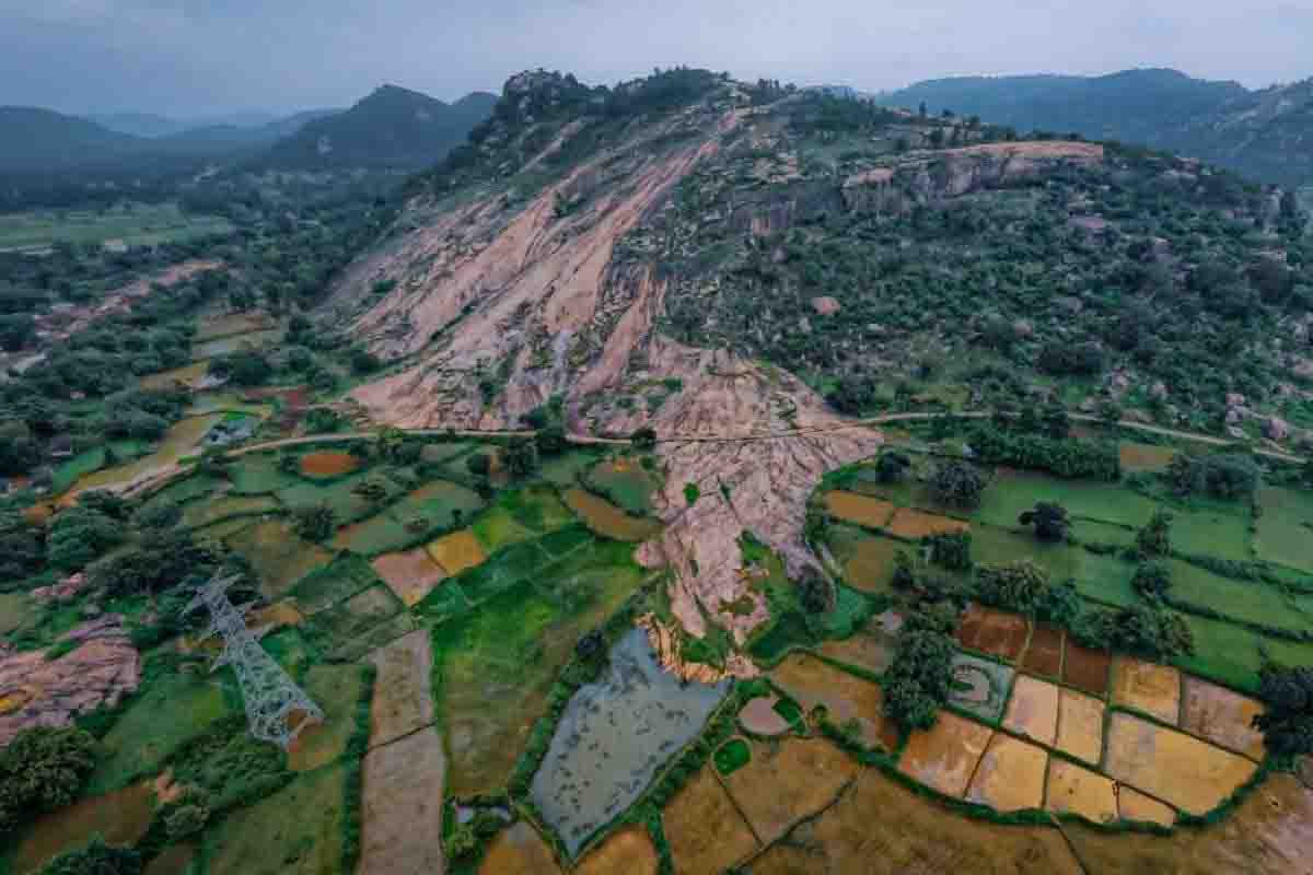 नवागढ़ की गुफाओं से फोर्ट विलियम तक, जानें शहीद बख्तर साय और मुंडल सिंह के बलिदान की गौरवशाली कहानी