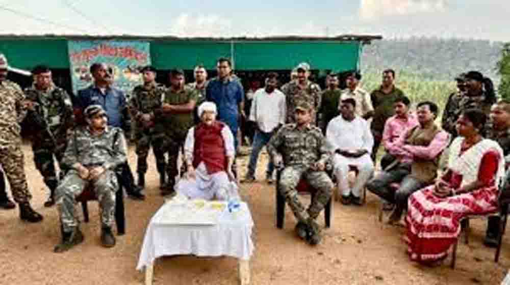 नक्सलियों की पुरानी 'जन-अदालत' वाली जगह का मंत्री ने किया निरीक्षण, बोले- विकास से ही खत्म होगा उग्रवाद