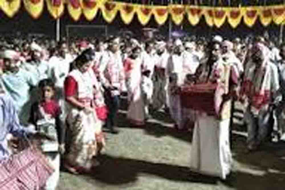 पश्चिमी सिंहभूम में मागे पर्व की धूम, आदिवासी समुदाय ने पारंपरिक वेशभूषा में की सुख-समृद्धि की कामना