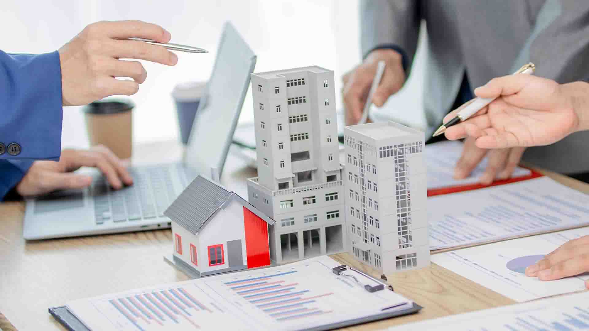 कम समय में अच्छी कमाई और खुद का बिजनेस शुरू करने की आजादी, रियल एस्टेट सेक्टर में बढ़ रही है प्रोफेशनल्स की मांग