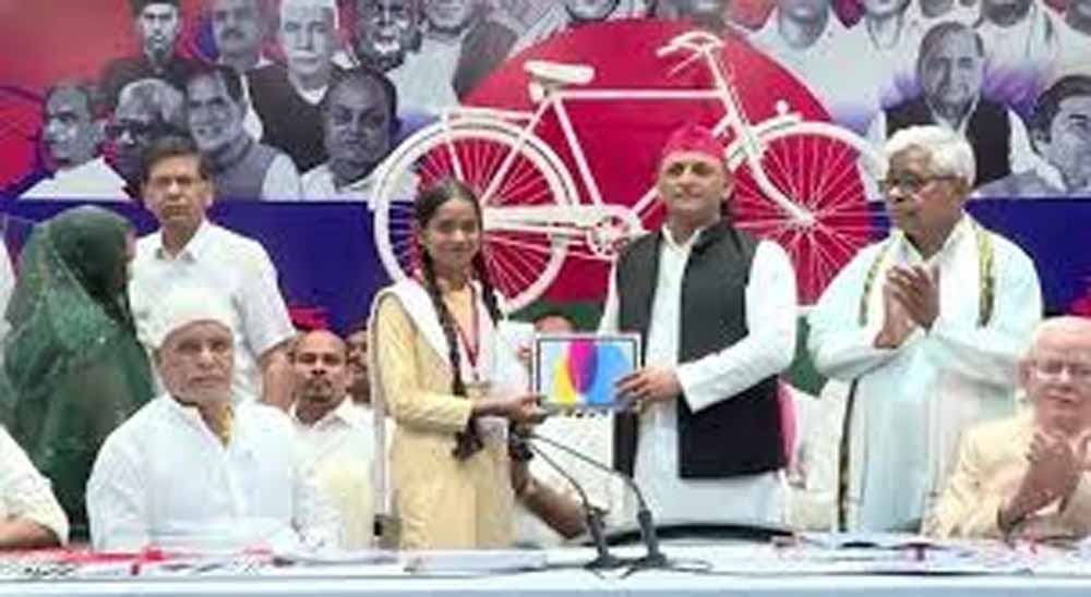 अखिलेश यादव ने योगी सरकार को घेरा, महिला सुरक्षा और आरक्षण पर उठाए सवाल