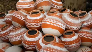 घर में पानी के मटके रखने के वास्तु नियम: सुख-समृद्धि और धन की बढ़ोतरी के लिए
