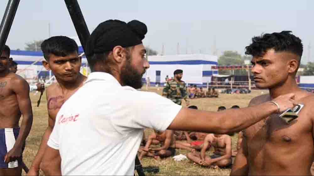 UP पुलिस में रोजगार का 'स्वर्णिम वर्ष,81,000 नई भर्तियों के साथ पारदर्शी परीक्षा और साइबर सुरक्षा पर सीएम योगी का जोर