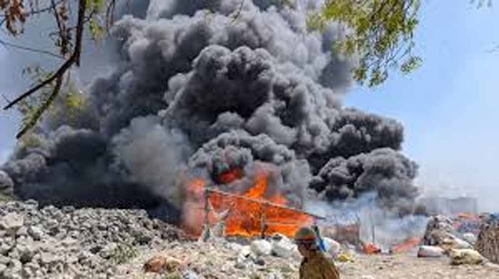 कनावनी झुग्गियों में आग का तांडव, गैस सिलेंडर धमाकों से मचा हड़कंप