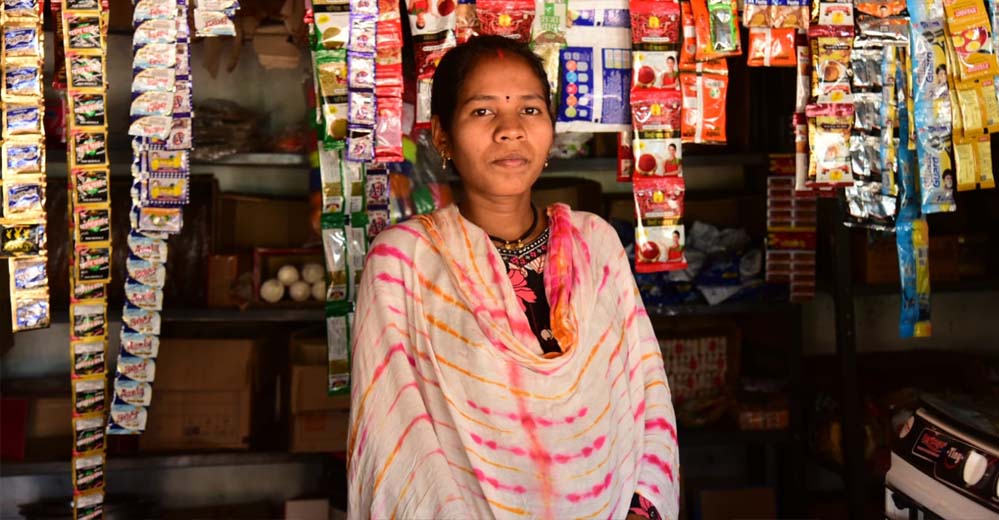 सफलता की कहानी-किराना दुकान से लगभग 25 हजार रुपये की कर रहीं हैं आय अर्जित