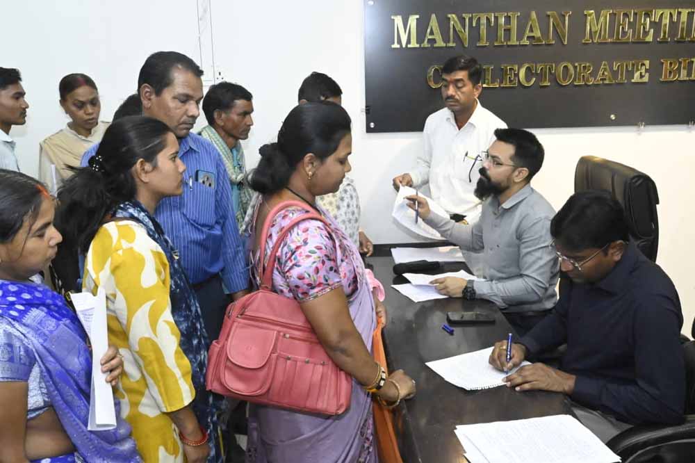 जनदर्शन में सुनीं गई लोगों की समस्याएं अधिकारियों को त्वरित निराकरण के निर्देश