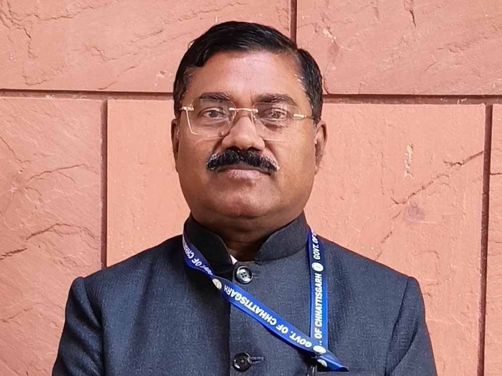 वित्तीय अनियमितताओं पर गिरी गाज, DEO निलंबित; शिक्षा विभाग का सख्त रुख