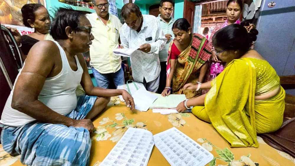 फील्ड ड्यूटी पर खास इंतजाम: प्रगणकों को पहले प्याज और टॉवेल, बाद में नींबू शरबत का इंतजार