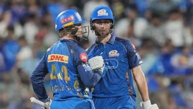 मुंबई इंडियंस का भावनात्मक इशारा: काली पट्टी में खेला मैच, सोशल मीडिया पर हुई तारीफ