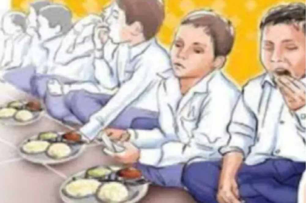 बच्चों की सेहत से खिलवाड़! मिड-डे-मील में परोसी जा रही खराब पिन्नी पर उठे सवाल