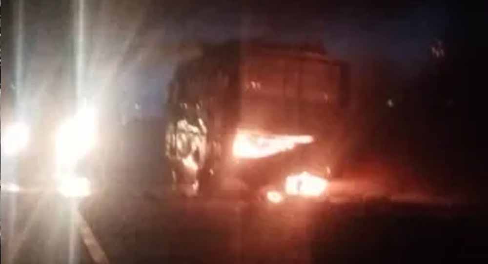 Bus Accident Mystery: शवों की पहचान के लिए DNA टेस्ट, विस्फोट की आशंका पर जांच तेज