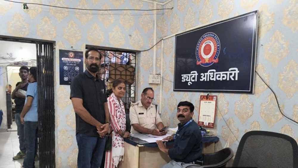 मोनोपॉली पर बड़ा एक्शन: इंदौर में स्कूल प्रबंधन और दो दुकानों के खिलाफ केस दर्ज