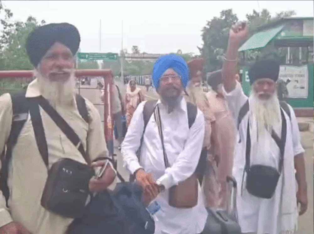 पाकिस्तान यात्रा से लौटे श्रद्धालु: बैसाखी पर्व पर गुरुधामों के दर्शन, सकुशल पूरी हुई यात्रा