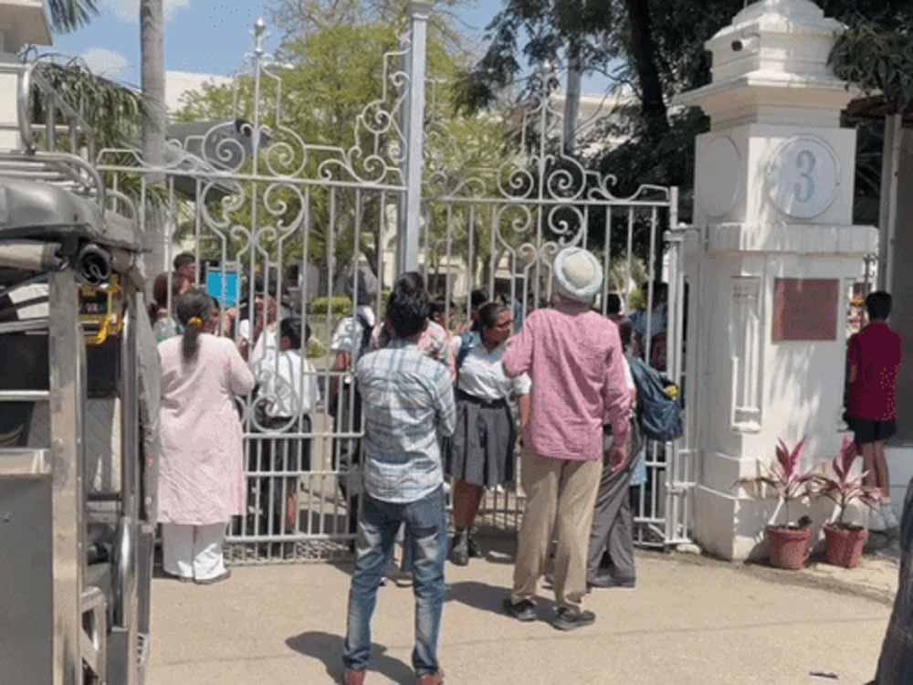 बम धमकी से दहशत: पटियाला के 12 स्कूलों में अलर्ट, छात्रों को सुरक्षित निकाला गया