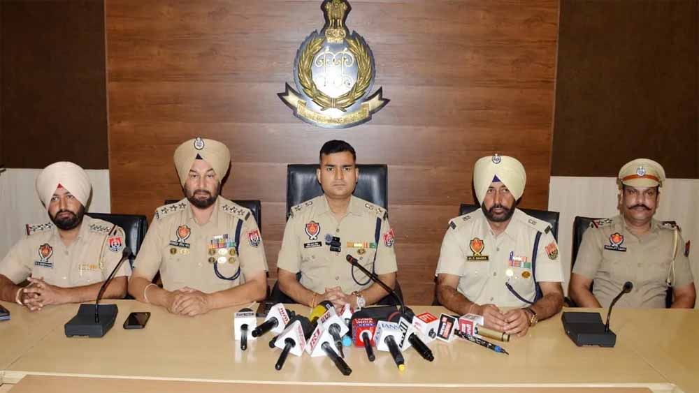 Punjab Crackdown: होशियारपुर में इंटरनेशनल ड्रग-आर्म्स रैकेट का पर्दाफाश, 70 करोड़ की हेरोइन जब्त