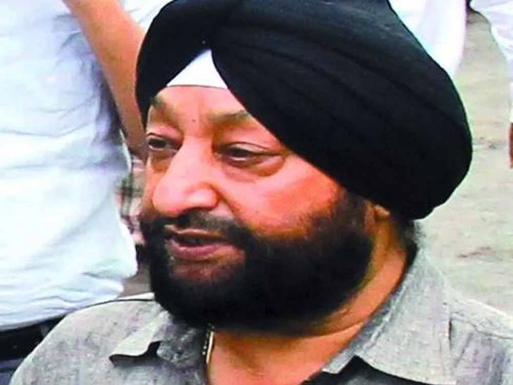 Punjab Politics: इस्तीफों से गरमाई सियासत, Harbhajan Singh के घर के बाहर विरोध प्रदर्शन