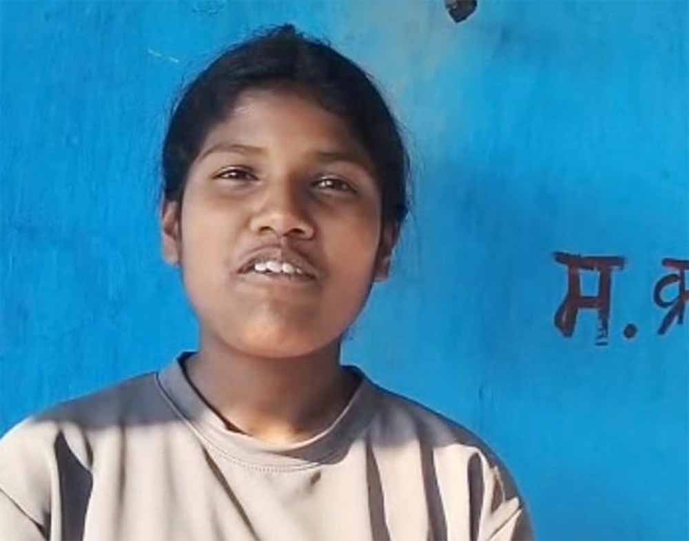 बस्तर की पद्मा के घर लौटी रोशनी साय सरकार की 'बिजली बिल समाधान योजना' बनी अनाथ बेटी का संबल