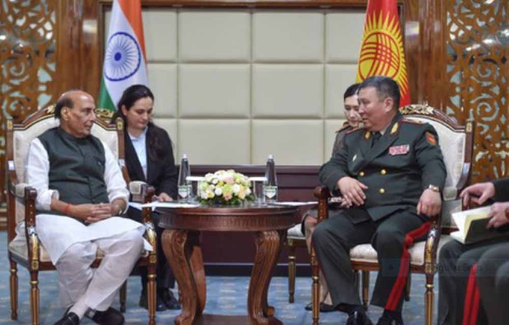 रक्षा सहयोग पर भारत की सक्रियता, राजनाथ सिंह ने किर्गिस्तान-बेलारूस संग की द्विपक्षीय वार्ता