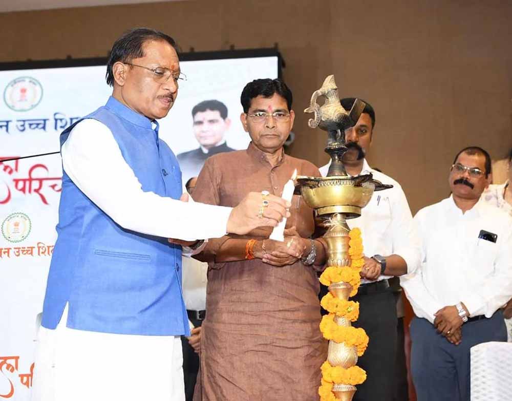 युवाओं के उज्ज्वल भविष्य के लिए सरकार पूर्णतः प्रतिबद्ध : मुख्यमंत्री विष्णु देव साय