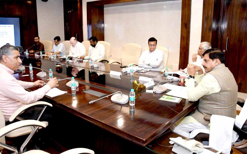 छात्र-आश्रमों में अनुशासन और राष्ट्रभक्ति को बढ़ावा देने मुख्यमंत्री डॉ. यादव ने दिए निर्देश