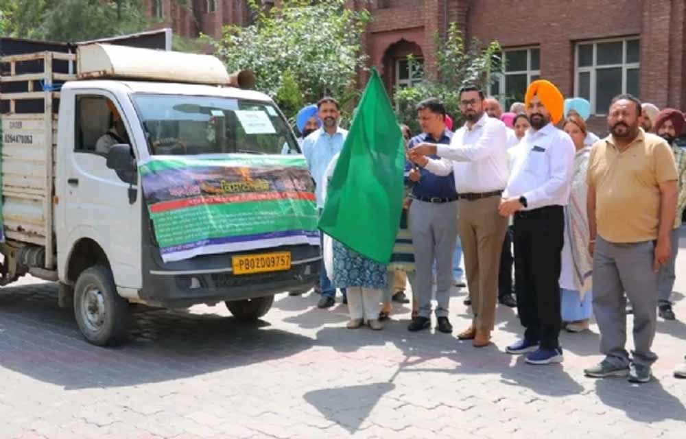 डिप्टी कमिश्नर अमृतसर ने किसान जागरूकता वैन को हरी झंडी दिखाई
