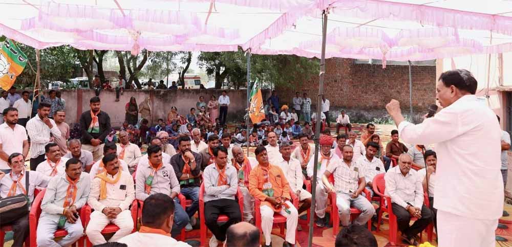 उप मुख्यमंत्री देवड़ा गांव चलो अभियान में सीधे जुड़े किसानों से जनसंवाद का बना प्रभावी माध्यम