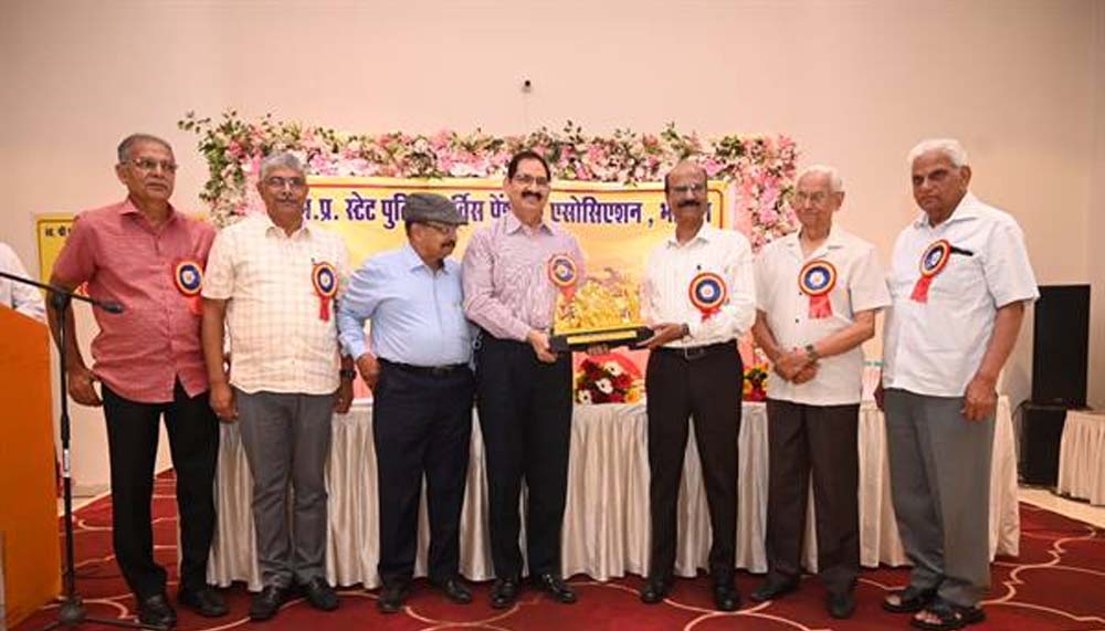 “सेवा निवृत्ति के बाद भी सेवा का जज़्बा हमेशा जीवित रहता है” — डीजीपी कैलाश मकवाणा डीजीपी के मुख्य आतिथ्य में हुआ 41वां वरिष्ठ सदस्य एवं मेधावी छात्र-छात्रा सम्मान समारोह