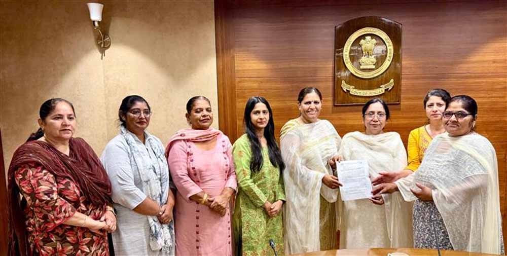 सशक्त होंगी आंगनवाड़ी कार्यकर्ता: कैबिनेट मंत्री ने सुनीं समस्याएं, प्राथमिकता के आधार पर समाधान का आश्वासन