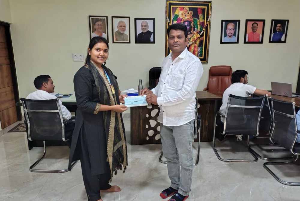 आर्थिक तंगी से रंजना की छुटी पढ़ाई, उप मुख्यमंत्री विजय शर्मा के सहयोग से फिर होगी शुरू उप मुख्यमंत्री विजय शर्मा