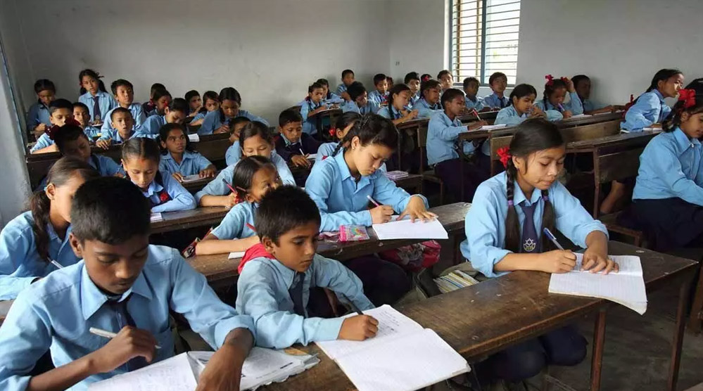 भोपाल में अधिकारी बने शिक्षक, 102 स्कूलों में अफसरों ने दी क्लास और बच्चों से किया संवाद भोपाल में अधिकारी बने शिक्षक, 102 स्कूलों में अफसरों ने दी क्लास और बच्चों से किया संवाद