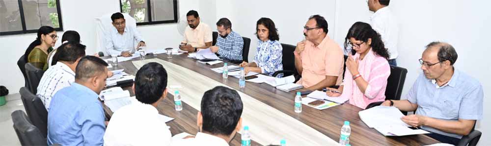 ​राजस्व कार्यों में ढिलाई पर सख्त:लंबित प्रकरणों के निपटारे और राजस्व वसूली में तेजी लाने मंत्री ने दिए निर्देश