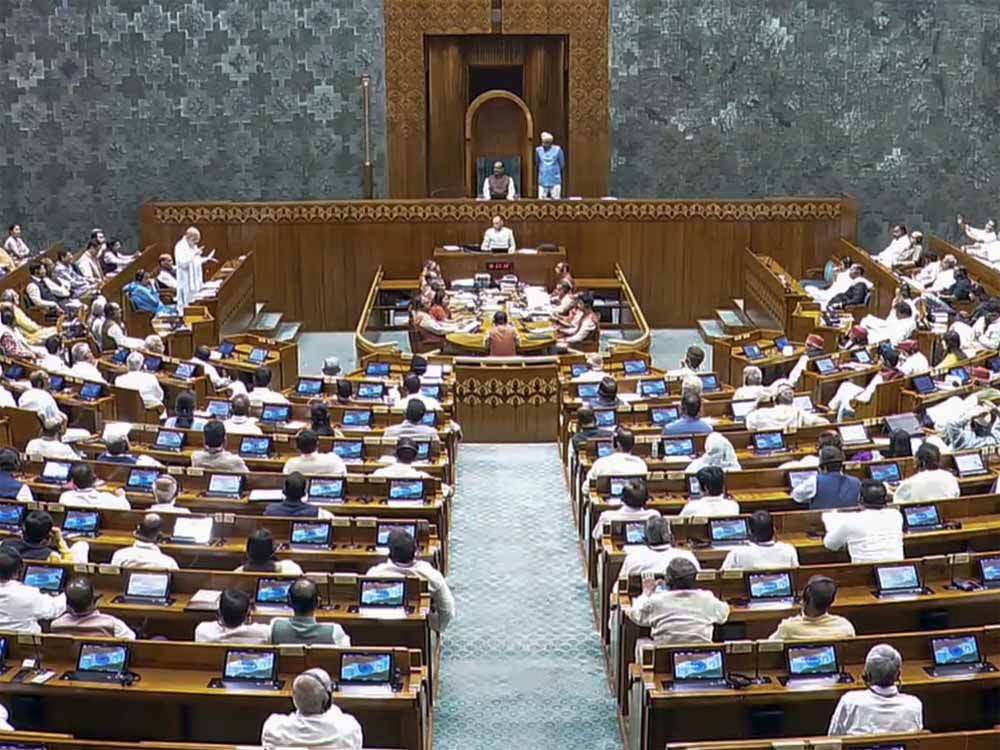 संसद में महिला आरक्षण पर सियासी झटका: संविधान संशोधन बिल गिरा, बहुमत से रह गया दूर