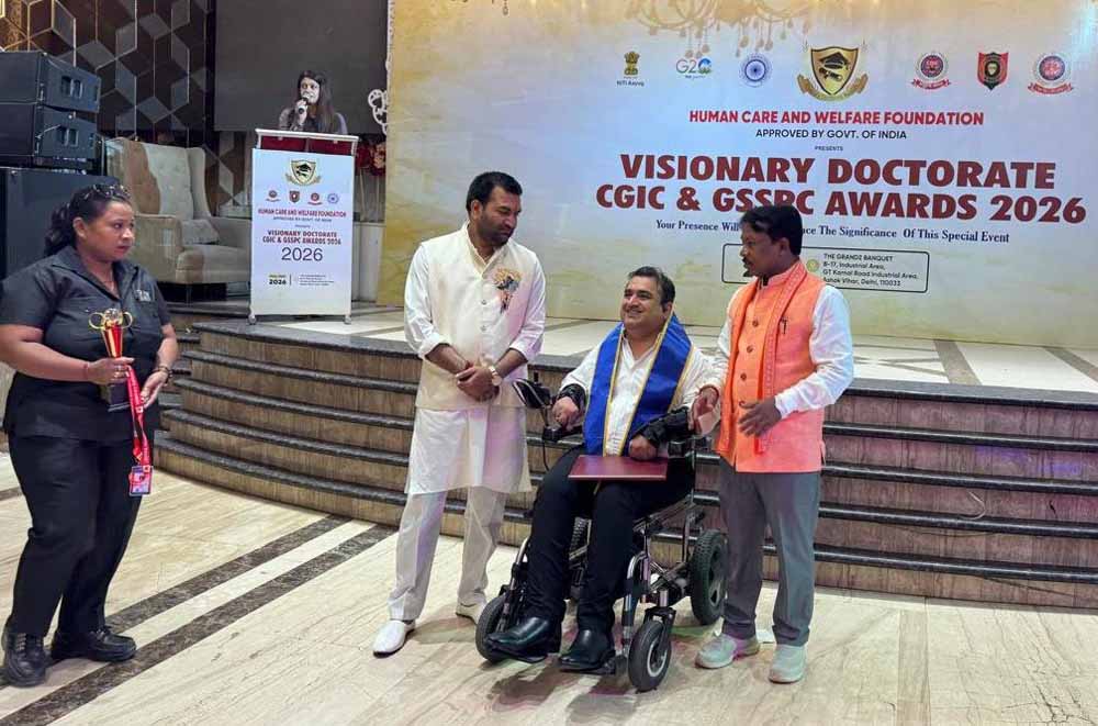 नई दिल्ली में आयोजित 'विजनरी डॉक्टरेट अवार्ड्स' में शामिल हुए बस्तर सांसद महेश कश्यप नई दिल्ली में आयोजित 'विजनरी डॉक्टरेट अवार्ड्स' में शामिल हुए बस्तर सांसद महेश कश्यप