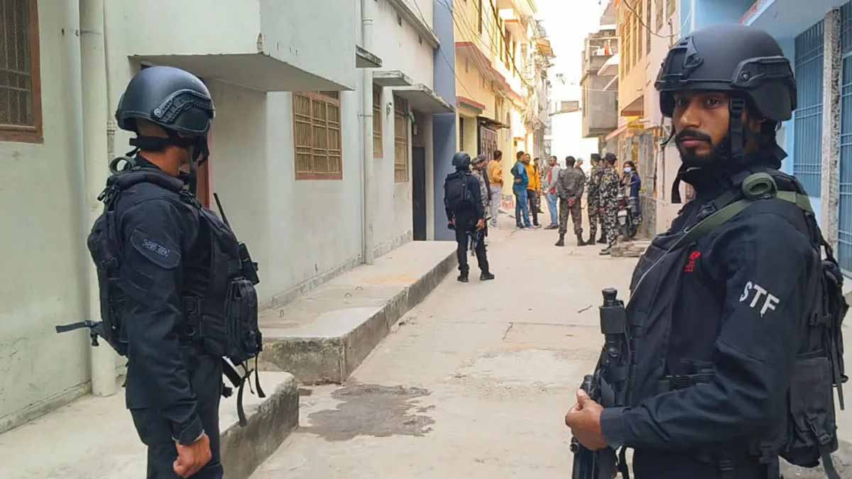 सख्त कार्रवाई: बिहार में 730 अपराधी गिरफ्तार, इनामी अपराधियों पर STF की पकड़ सख्त कार्रवाई: बिहार में 730 अपराधी गिरफ्तार, इनामी अपराधियों पर STF की पकड़